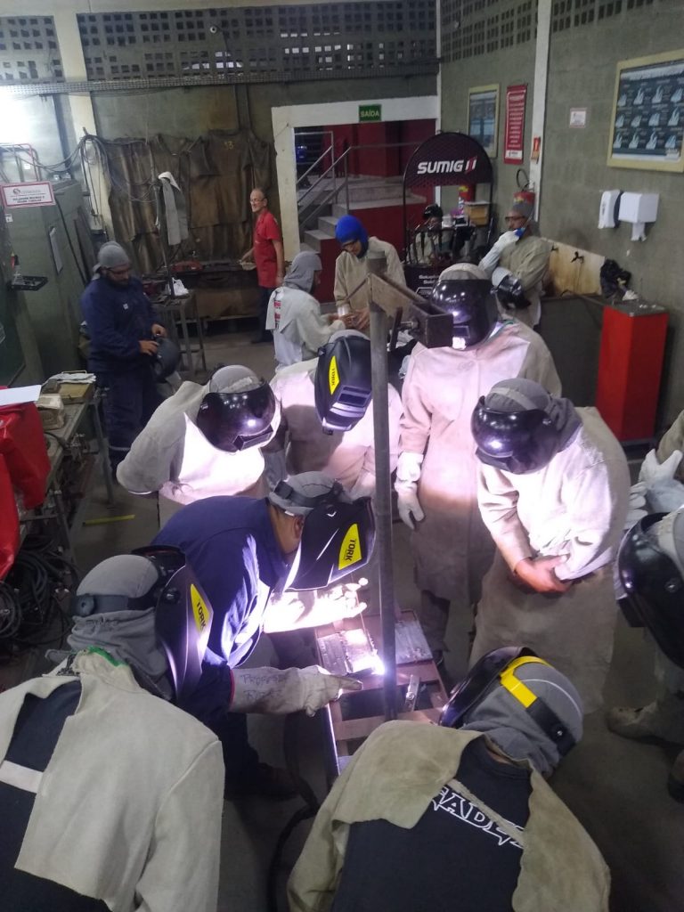 Confira as fotos do início das aulas práticas da nova turma de TIG na sexta-feira, dia 10/09/2021.